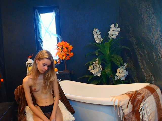RoxanneJoy live cam on BongaCams