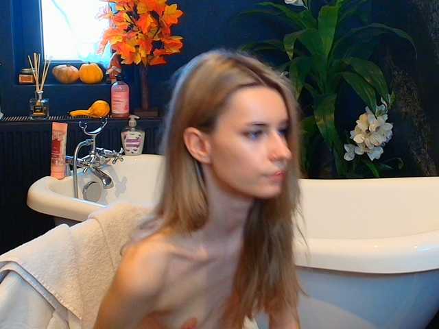 RoxanneJoy live cam on BongaCams