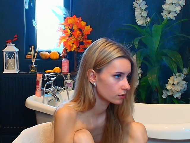 RoxanneJoy live cam on BongaCams
