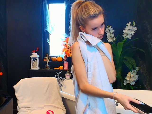 RoxanneJoy live cam on BongaCams