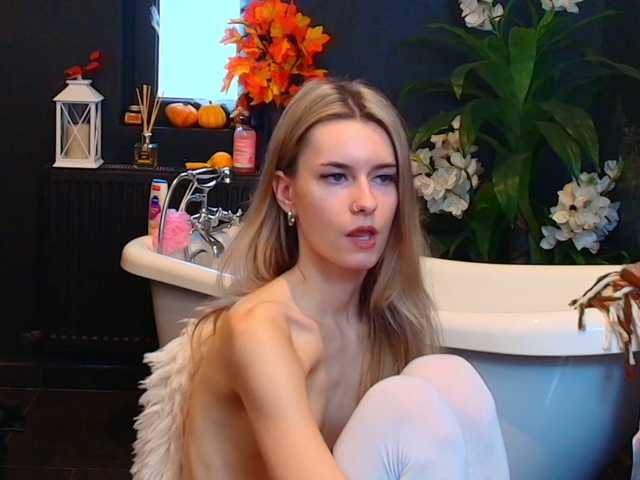 RoxanneJoy live cam on BongaCams