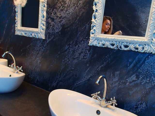 RoxanneJoy live cam on BongaCams