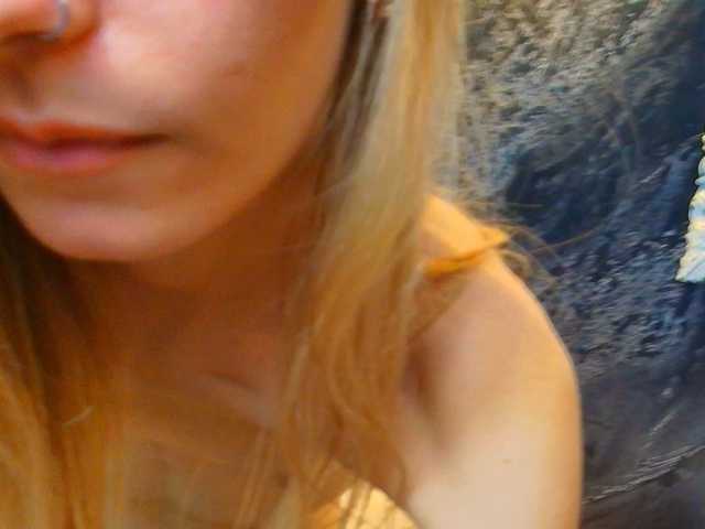 RoxanneJoy live cam on BongaCams