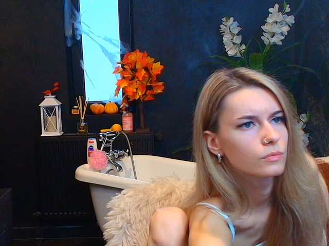 RoxanneJoy live cam on BongaCams
