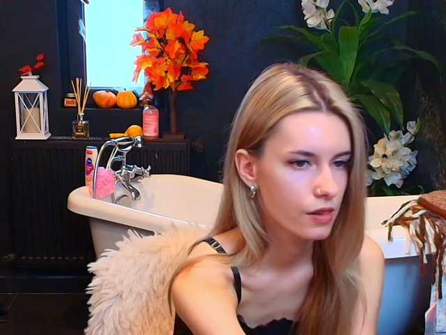 RoxanneJoy live cam on BongaCams