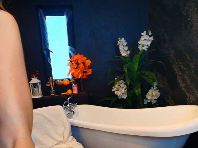 RoxanneJoy live cam on BongaCams