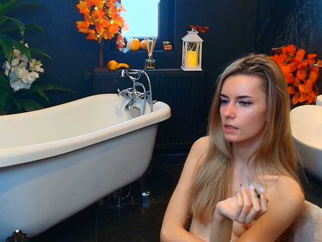 RoxanneJoy live cam on BongaCams