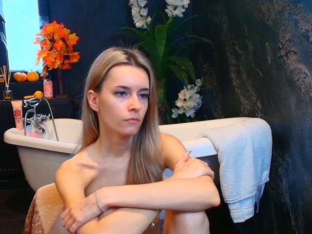 RoxanneJoy live cam on BongaCams