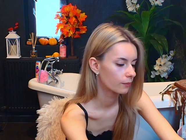 RoxanneJoy live cam on BongaCams