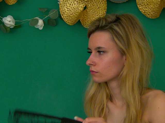 RoxanneJoy live cam on BongaCams