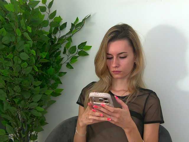 RoxanneJoy live cam on BongaCams