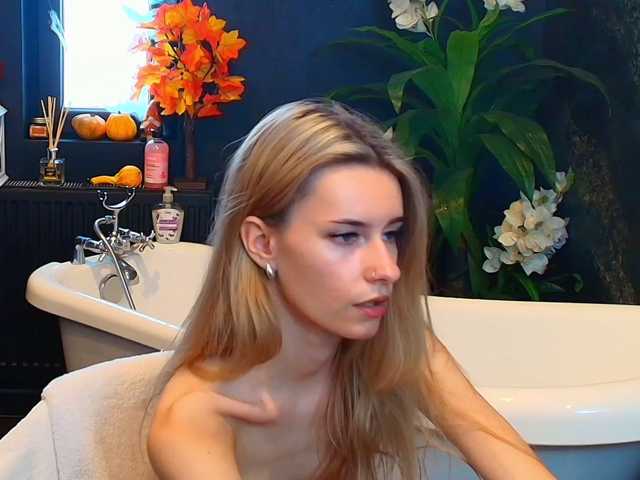 RoxanneJoy live cam on BongaCams
