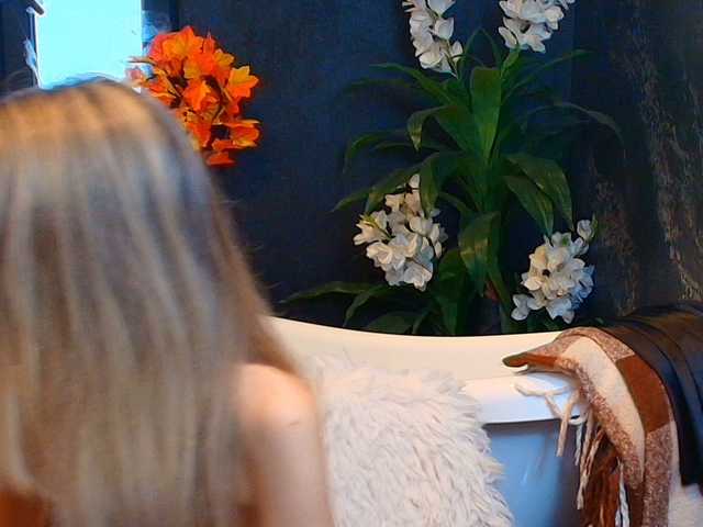 RoxanneJoy live cam on BongaCams