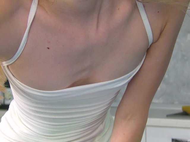 RoxanneJoy live cam on BongaCams