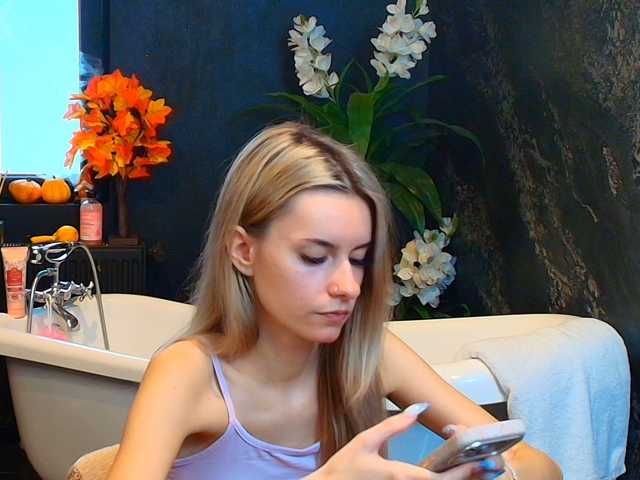 RoxanneJoy live cam on BongaCams