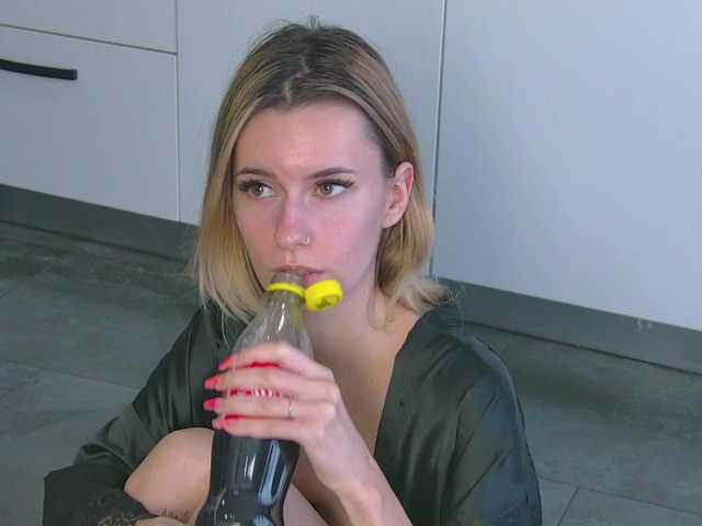 RoxanneJoy live cam on BongaCams