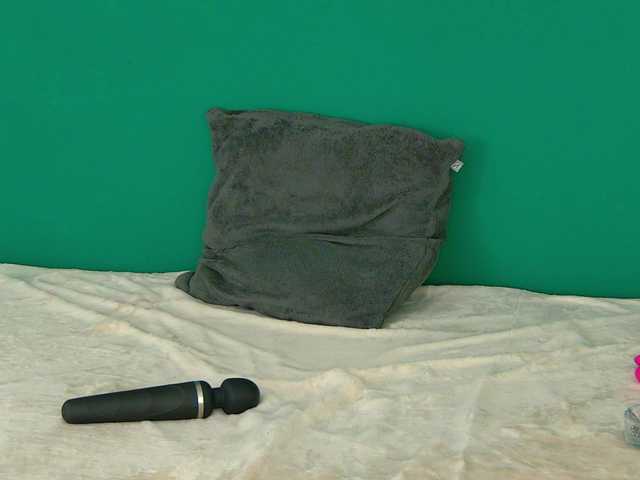 RoxanneJoy's BongaCams show and profile