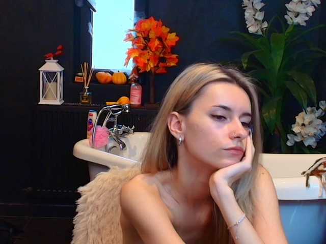 RoxanneJoy live cam on BongaCams