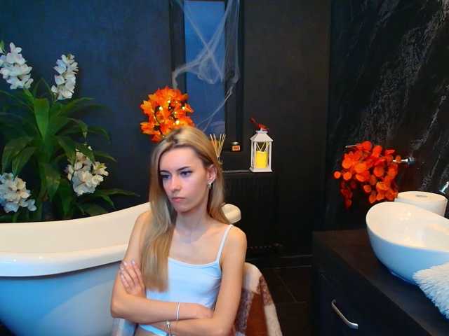 RoxanneJoy live cam on BongaCams