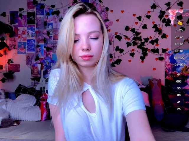 Mirabbella live cam on BongaCams
