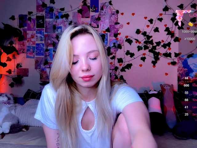Mirabbella live cam on BongaCams
