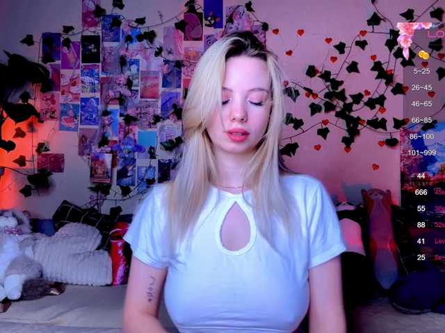 Mirabbella live cam on BongaCams