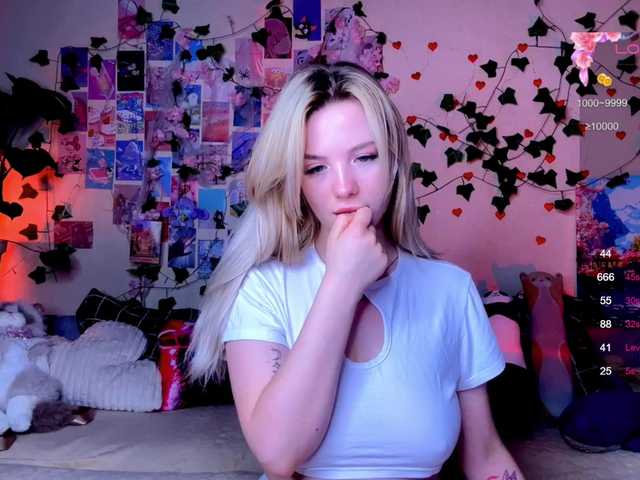 Mirabbella live cam on BongaCams