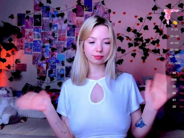 Mirabbella live cam on BongaCams