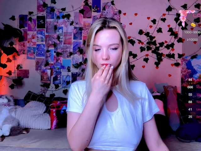 Mirabbella live cam on BongaCams