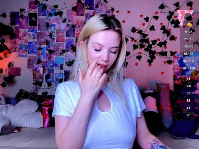 Mirabbella live cam on BongaCams