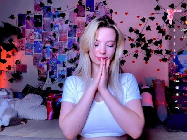 Mirabbella live cam on BongaCams