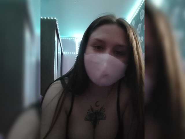 le modèle Eirra est en webcam porno dans un show sur le site bongacams, il possède les tags suivants: White/Caucasian,Brunette,Shaved