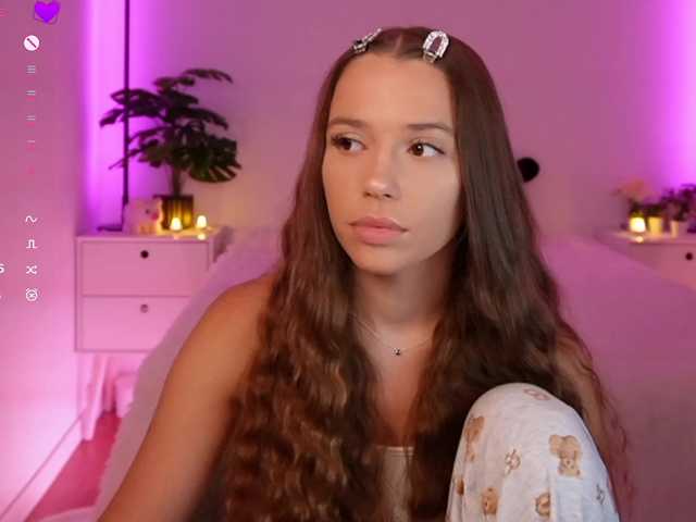 MaybeBabeTV live webcam show