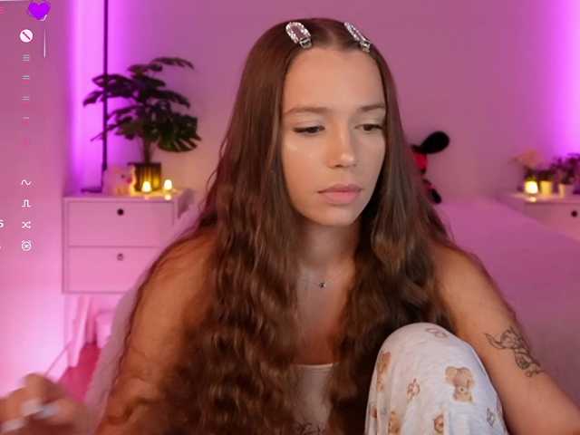 MaybeBabeTV live webcam show