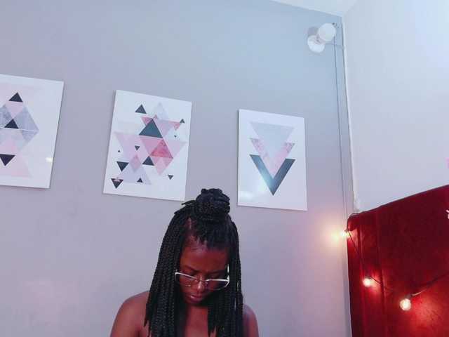 cutielittleebonyy's BongaCams show and profile