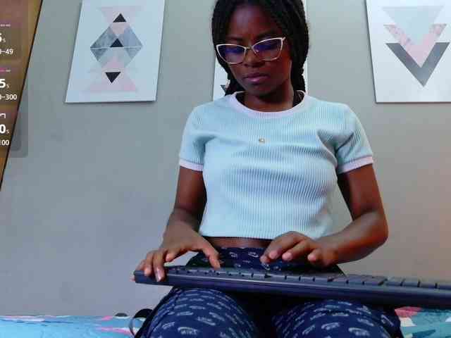 cutielittleebony... Live Webcam on BongaCams