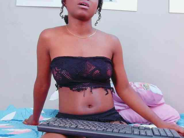 cutielittleebony... Live Webcam on BongaCams