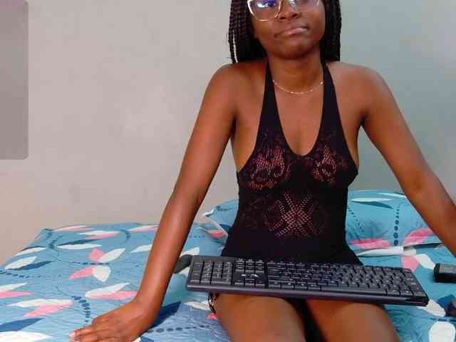 cutielittleebony... Live Webcam on BongaCams