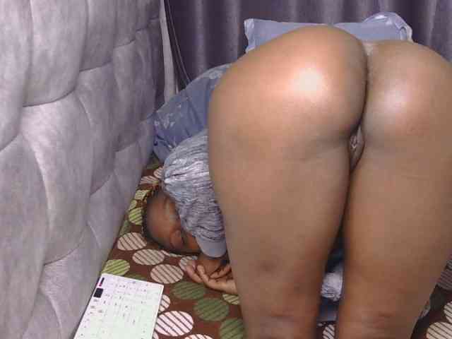 Prettyelsie Live Webcam on BongaCams