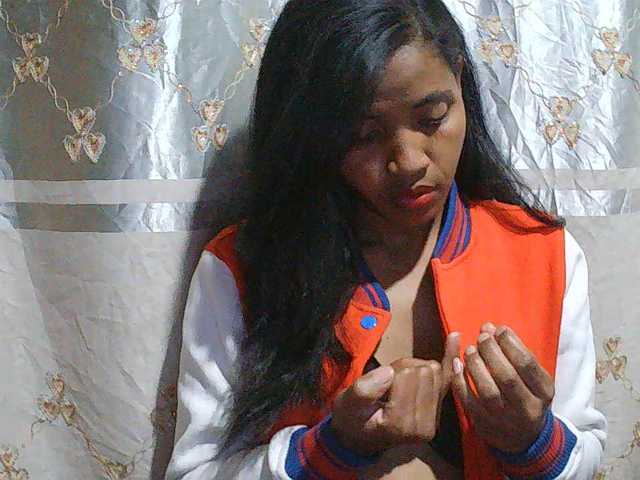 Eva-011 live cam on BongaCams