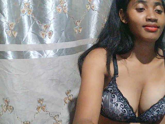 Eva-011 live cam on BongaCams