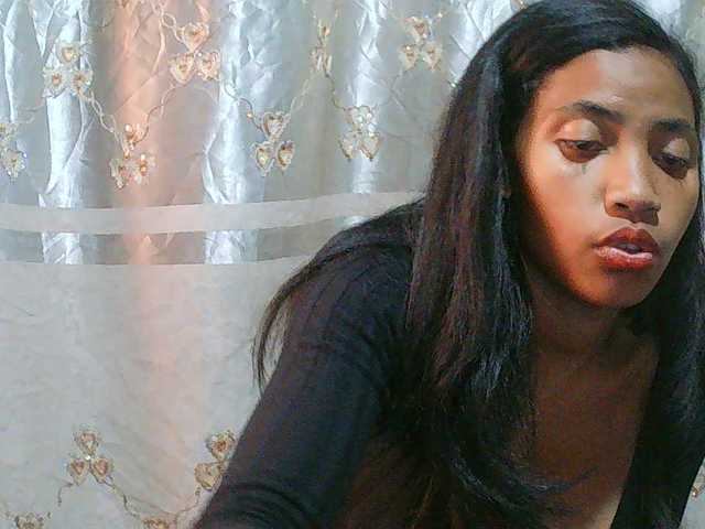 Eva-011 live cam on BongaCams