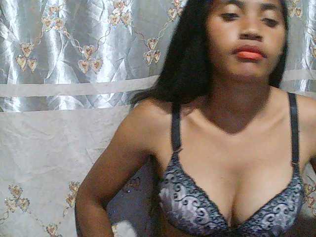 Eva-011 live cam on BongaCams