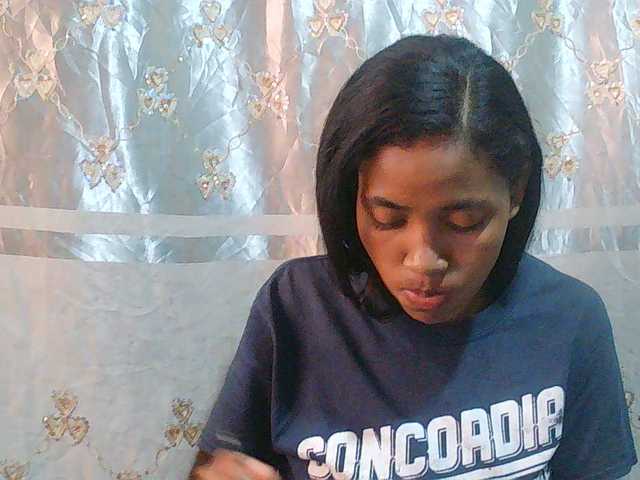 Eva-011 live cam on BongaCams