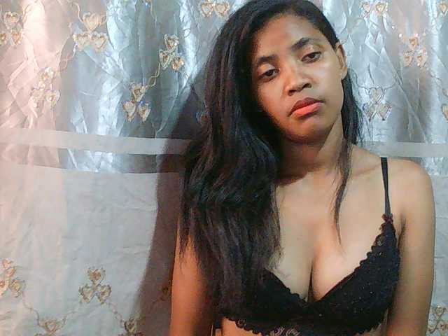 Eva-011 live cam on BongaCams