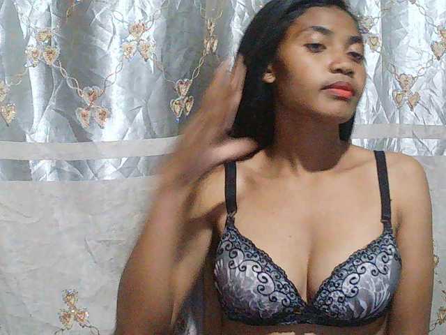 Eva-011 live cam on BongaCams