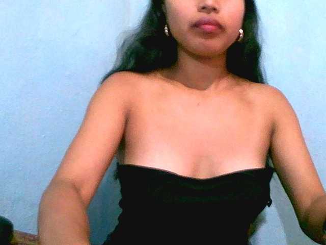 Eva-011 live cam on BongaCams
