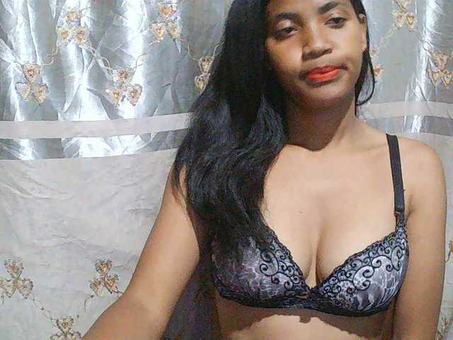 Eva-011 live cam on BongaCams