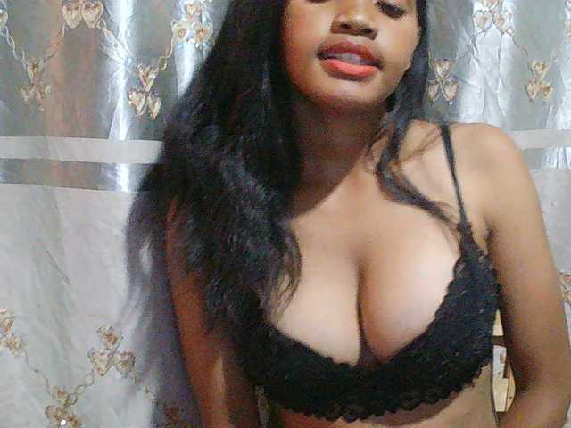 Eva-011 live cam on BongaCams