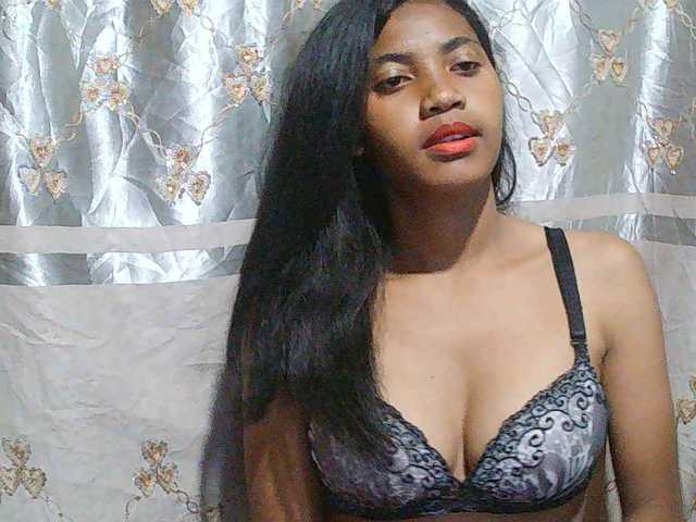 Eva-011 live cam on BongaCams